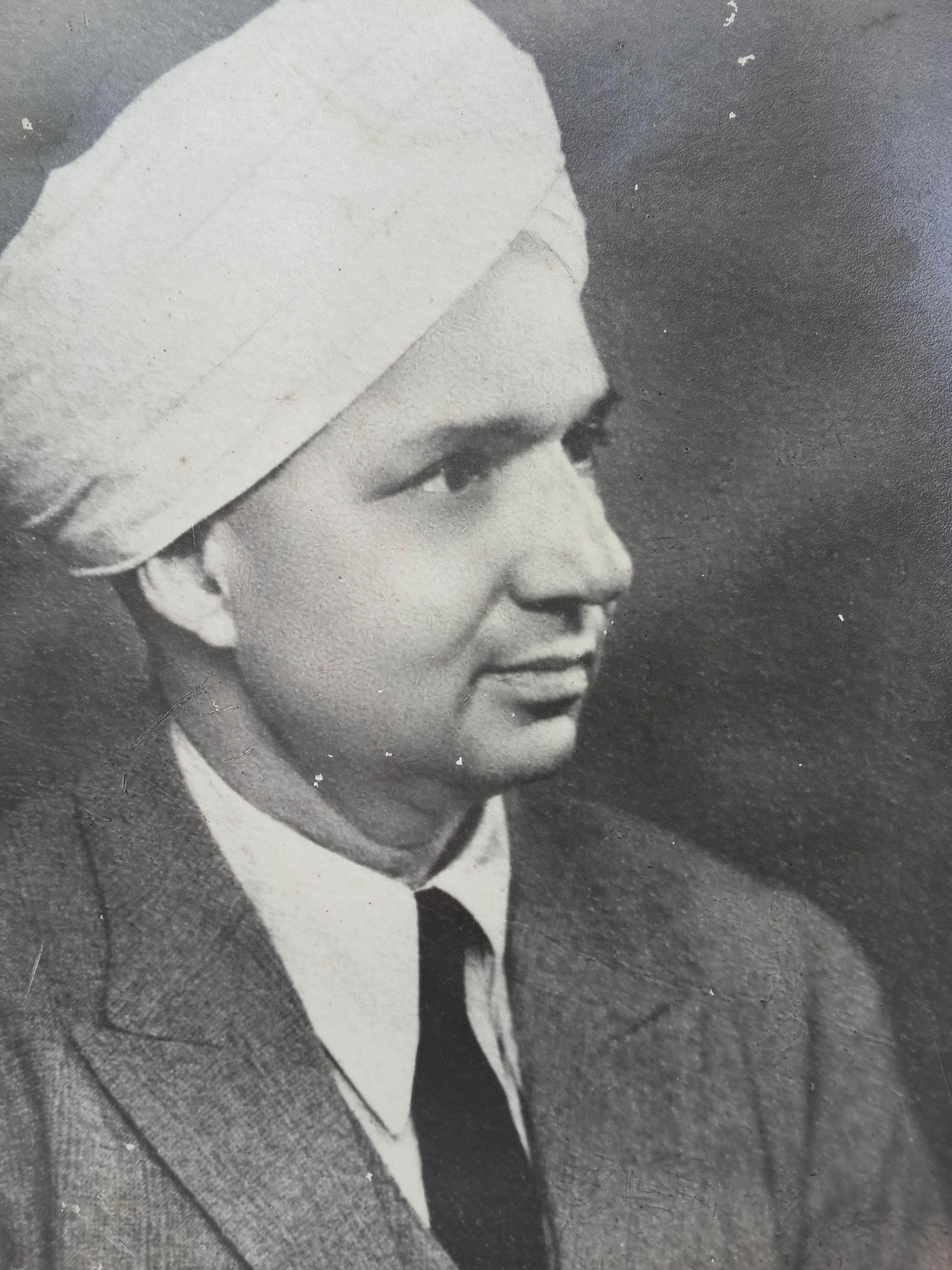 Bela Kapoor's maternal grandfather, Sri Ram Puri