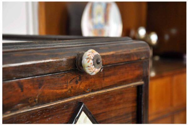 Detail of ceramic knob for the top lid