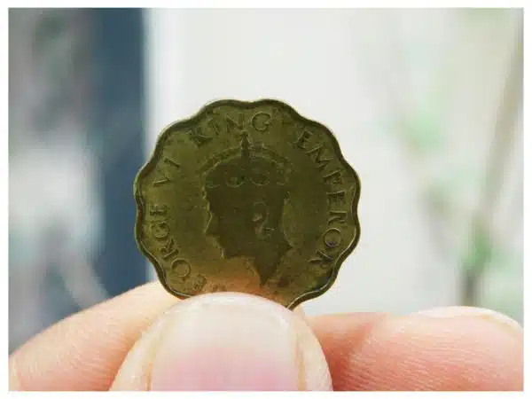 Crowned head of King George VI on the obverse of the 1 Anna coin from 1944